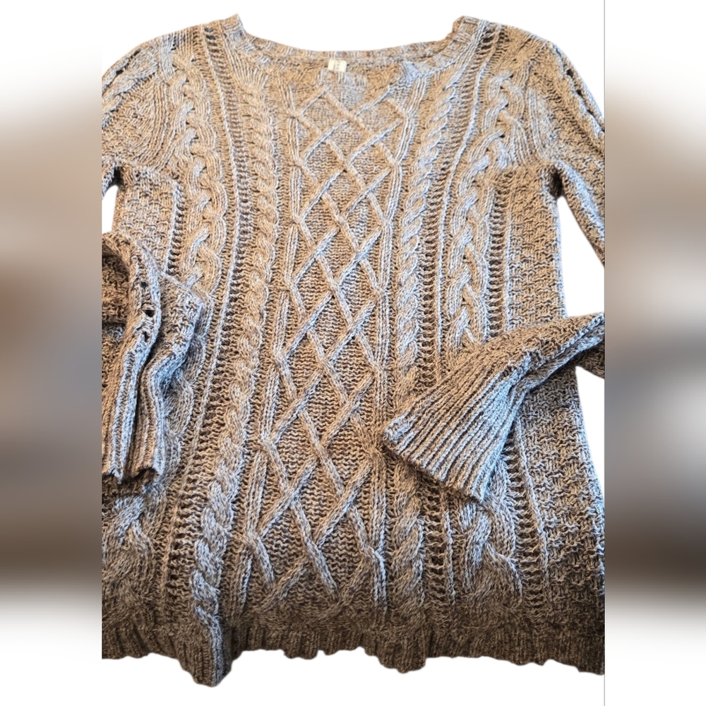 Aeropostale Gray cable knit sweater Size Small